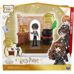 Spin Master Wizarding World Harry Potter: Magical Minis Potions Classroom Harry (6061847)
