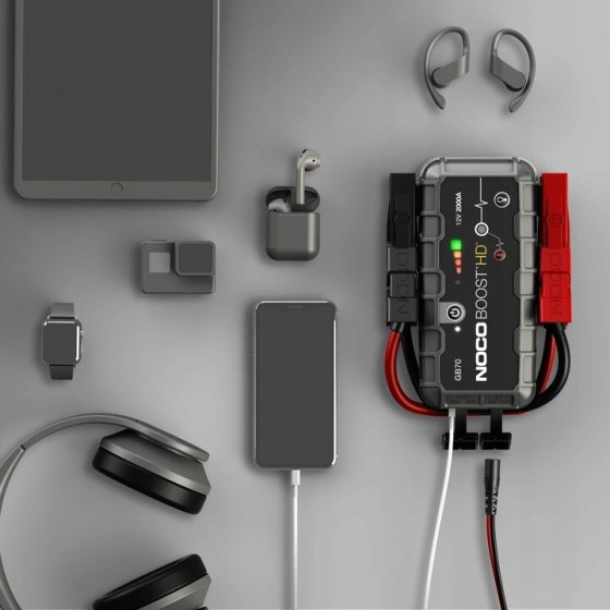 NOCO Boost 12V 2000A Jump Starter starter device with integrated 12V/USB battery - (GB70)